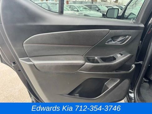 Used 2022 Chevrolet Traverse RS image 13