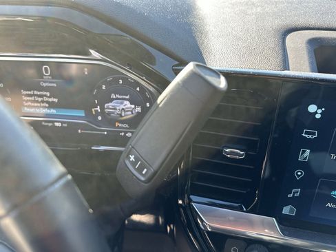 Used 2025 Chevrolet Silverado 1500 LT image 23