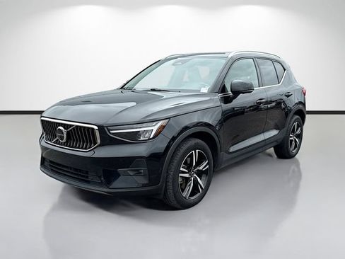 Used 2023 Volvo XC40 B5 Plus AWD/4WD image 7