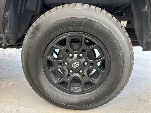 Used 2020 Toyota Tacoma SR w/ SX Package AWD/4WD image 29