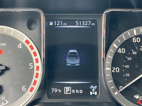 Used 2017 Nissan Titan SV AWD/4WD image 17