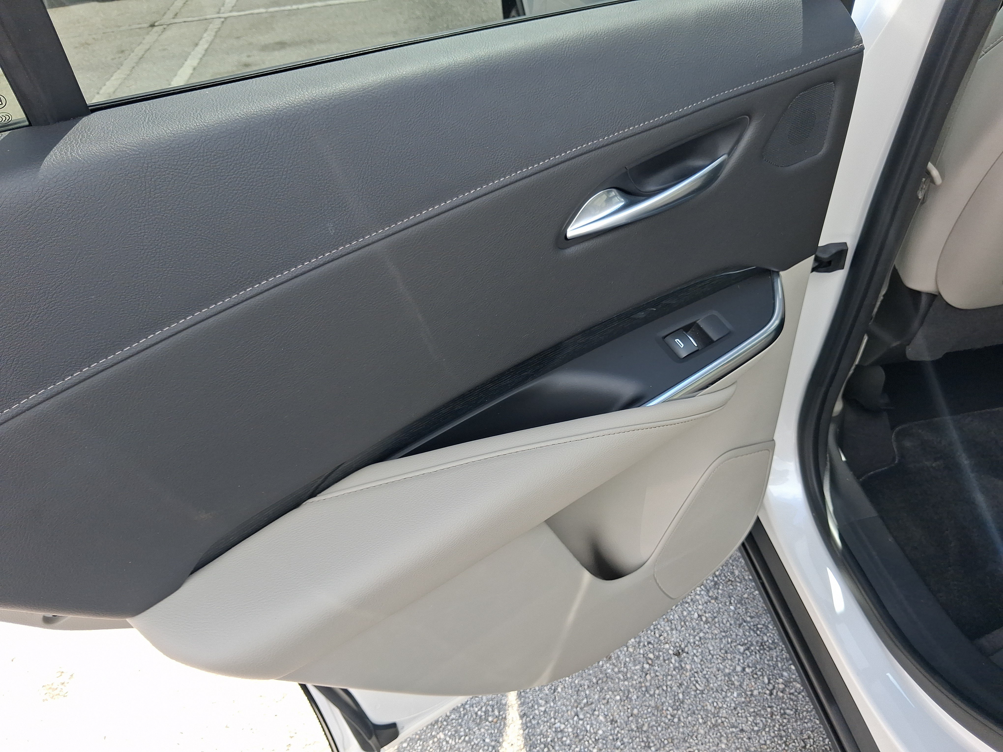 Used 2019 Cadillac XT4 Premium Luxury w/ Enhanced Visibility Package FWD image 9