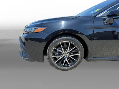 Used 2024 Toyota Camry SE FWD image 9