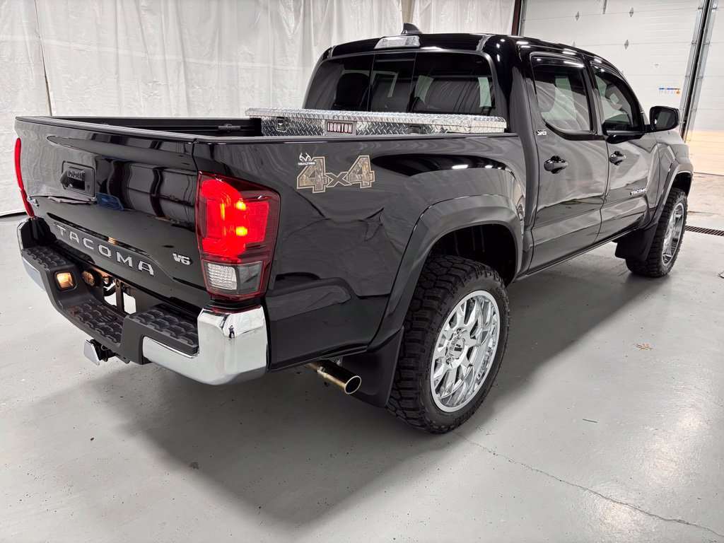 Used 2022 Toyota Tacoma SR5 AWD/4WD image 7