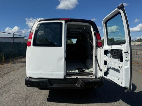 Used 2016 Chevrolet Express 2500 image 61