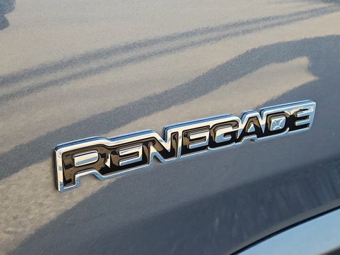 Used 2023 Jeep Renegade Latitude image 6