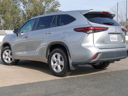 Used 2024 Toyota Highlander LE image 7