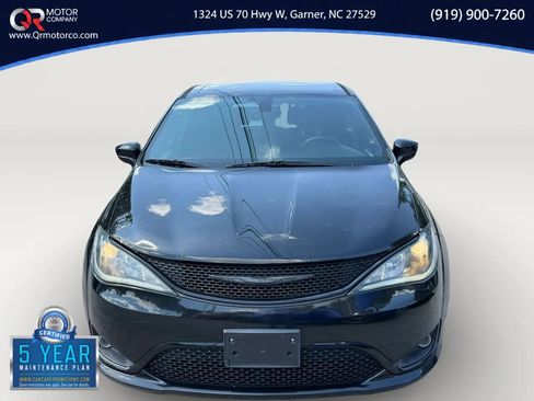 Used 2019 Chrysler Pacifica Touring Plus w/ S Appearance Package FWD image 8