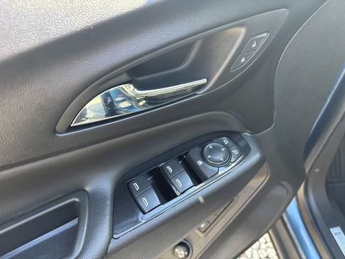 Used 2024 Chevrolet Equinox Premier AWD/4WD image 17