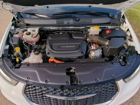 Used 2023 Chrysler Pacifica Limited FWD image 27
