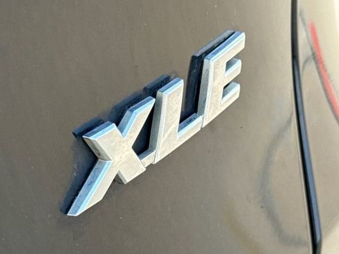 Used 2021 Toyota RAV4 XLE Premium FWD image 10