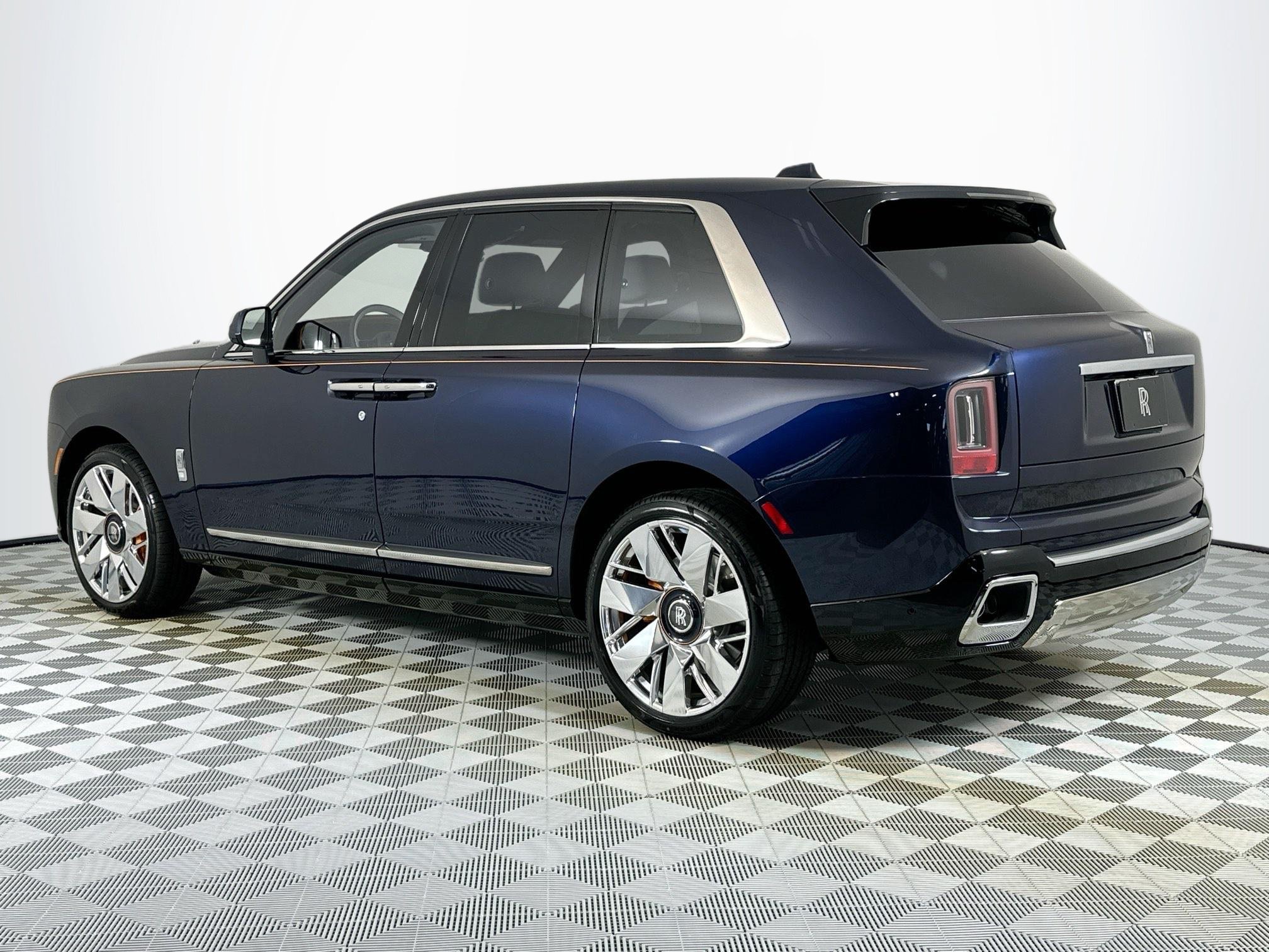 New 2027 Rolls-Royce Cullinan AWD/4WD image 2