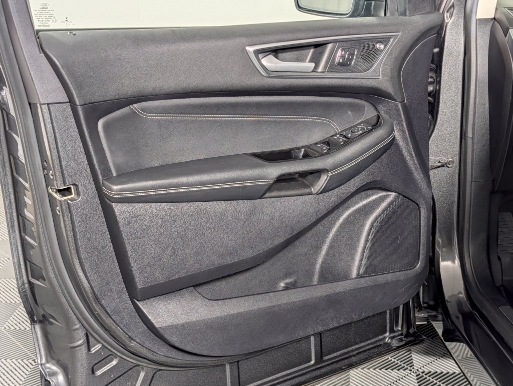 Certified 2019 Ford Edge Titanium w/ Equipment Group 301A FWD image 24