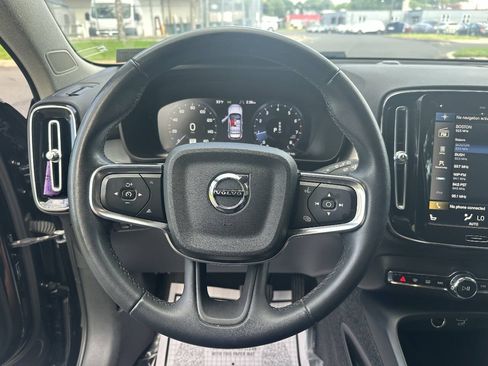 Used 2022 Volvo XC40 T5 Momentum AWD/4WD image 18