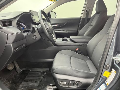 Used 2022 Toyota Venza LE AWD/4WD image 19