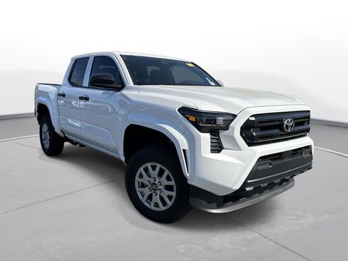 Used 2026 Toyota Tacoma SR image 4