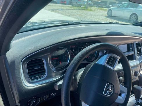Used 2014 Dodge Charger SE RWD image 11