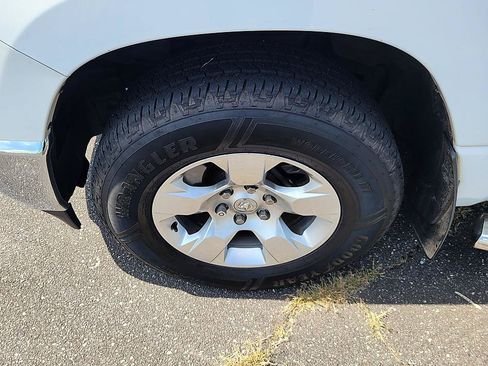 Used 2019 RAM 1500 Big Horn AWD/4WD image 9