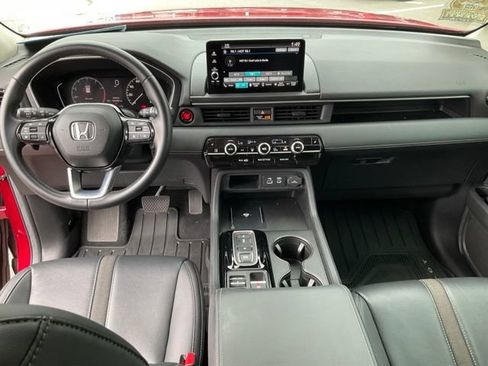 Used 2025 Honda Pilot EX-L image 4