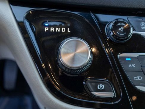 Used 2017 Chrysler Pacifica Touring Plus w/ Tire & Wheel Group image 29