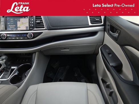 Used 2018 Toyota Highlander XLE image 14