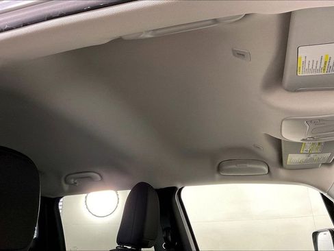 Used 2020 Jeep Renegade Latitude FWD image 29