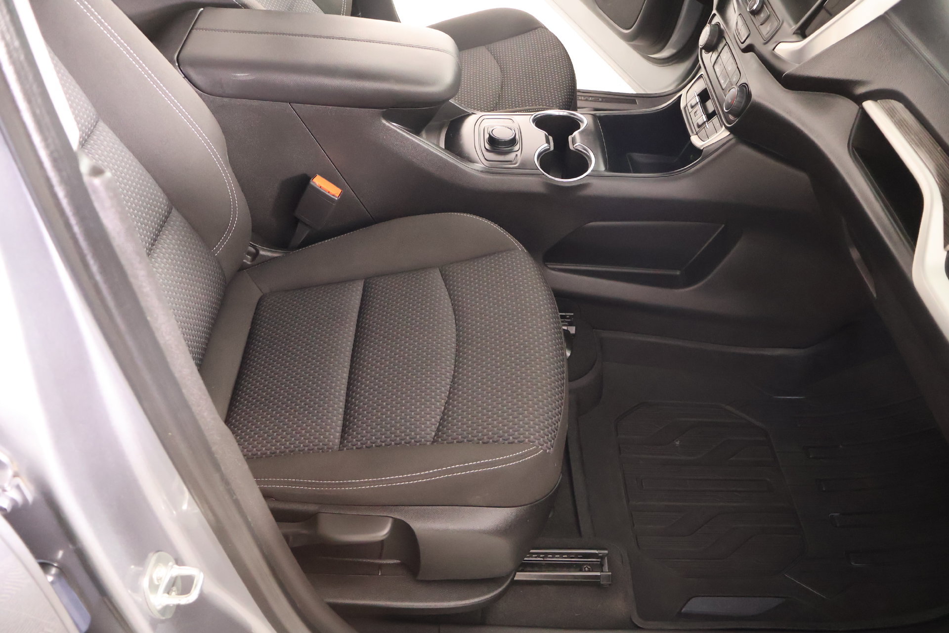 Used 2023 GMC Terrain SLE w/ LPO, Floor Liner Package FWD image 12