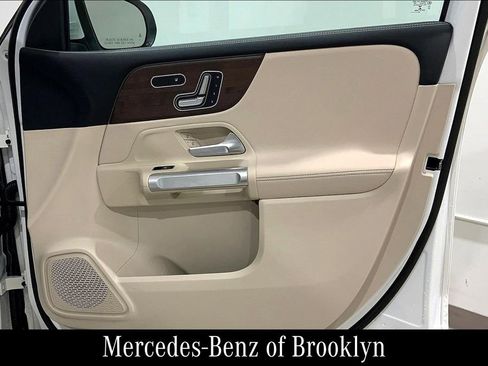 Used 2023 Mercedes-Benz GLB 250 4MATIC image 25