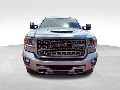 Used 2019 GMC Sierra 2500 Denali w/ Duramax Plus Package AWD/4WD image 2