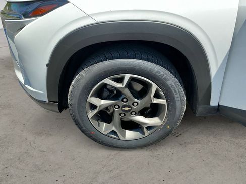 Used 2024 Chevrolet Trax LT w/ Driver Confidence Package FWD image 14