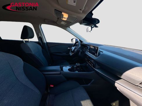 Used 2023 Nissan Rogue SV image 35