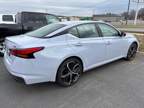 Used 2024 Nissan Altima 2.5 SR image 10