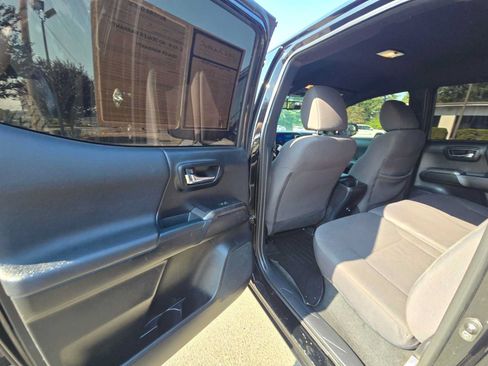 Used 2017 Toyota Tacoma TRD Off-Road w/ Tow Package (A/T) AWD/4WD image 15