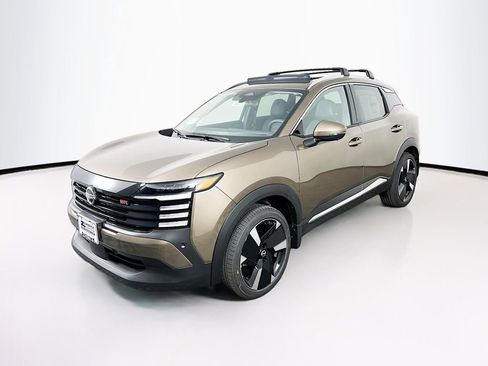 New 2025 Nissan Kicks SR w/ SR Premium Package image 3