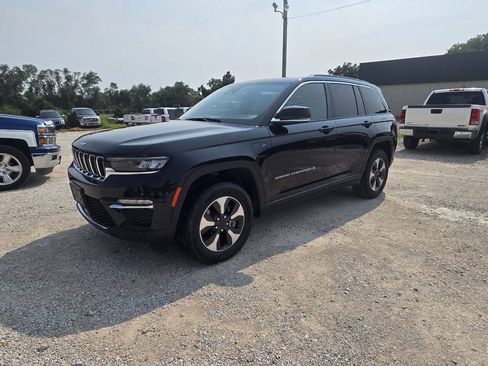 Used 2024 Jeep Grand Cherokee Limited 4xe AWD/4WD image 4