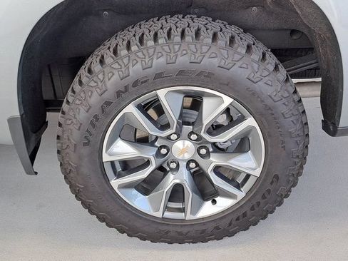 Used 2025 Chevrolet Silverado 1500 LT AWD/4WD image 36