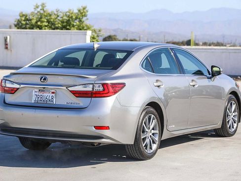 Used 2016 Lexus ES 300h w/ Ultra Luxury Package FWD image 5