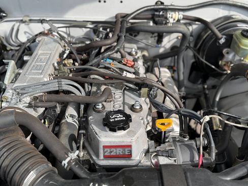 Used 1991 Toyota Pickup Deluxe AWD/4WD image 94