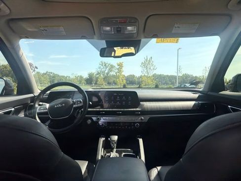 Used 2024 Kia Telluride EX w/ EX Captain's Chair Package AWD/4WD image 18