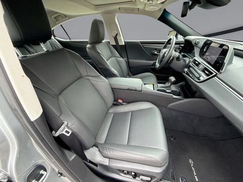 Used 2025 Lexus ES 350 w/ Premium Package FWD image 16