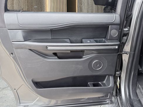 Used 2018 Ford Expedition Max XLT w/ Equipment Group 202A RWD image 31