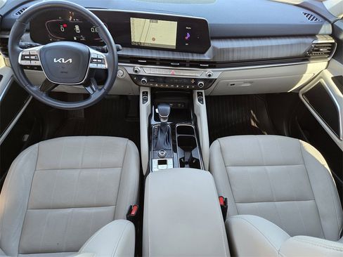 Used 2023 Kia Telluride EX w/ EX Captain's Chair Package image 5