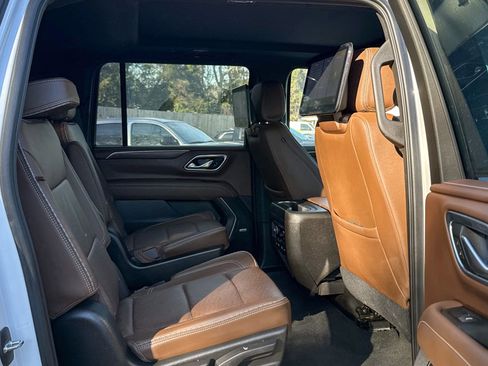 Used 2021 Chevrolet Suburban High Country image 27