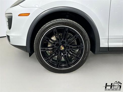 Used 2018 Porsche Cayenne S image 18