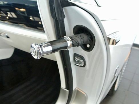 Used 2019 Rolls-Royce Dawn image 25