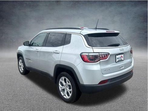 Used 2024 Jeep Compass Latitude AWD/4WD image 7