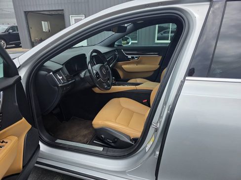 Used 2018 Volvo S90 T5 Momentum w/ Convenience Package FWD image 9