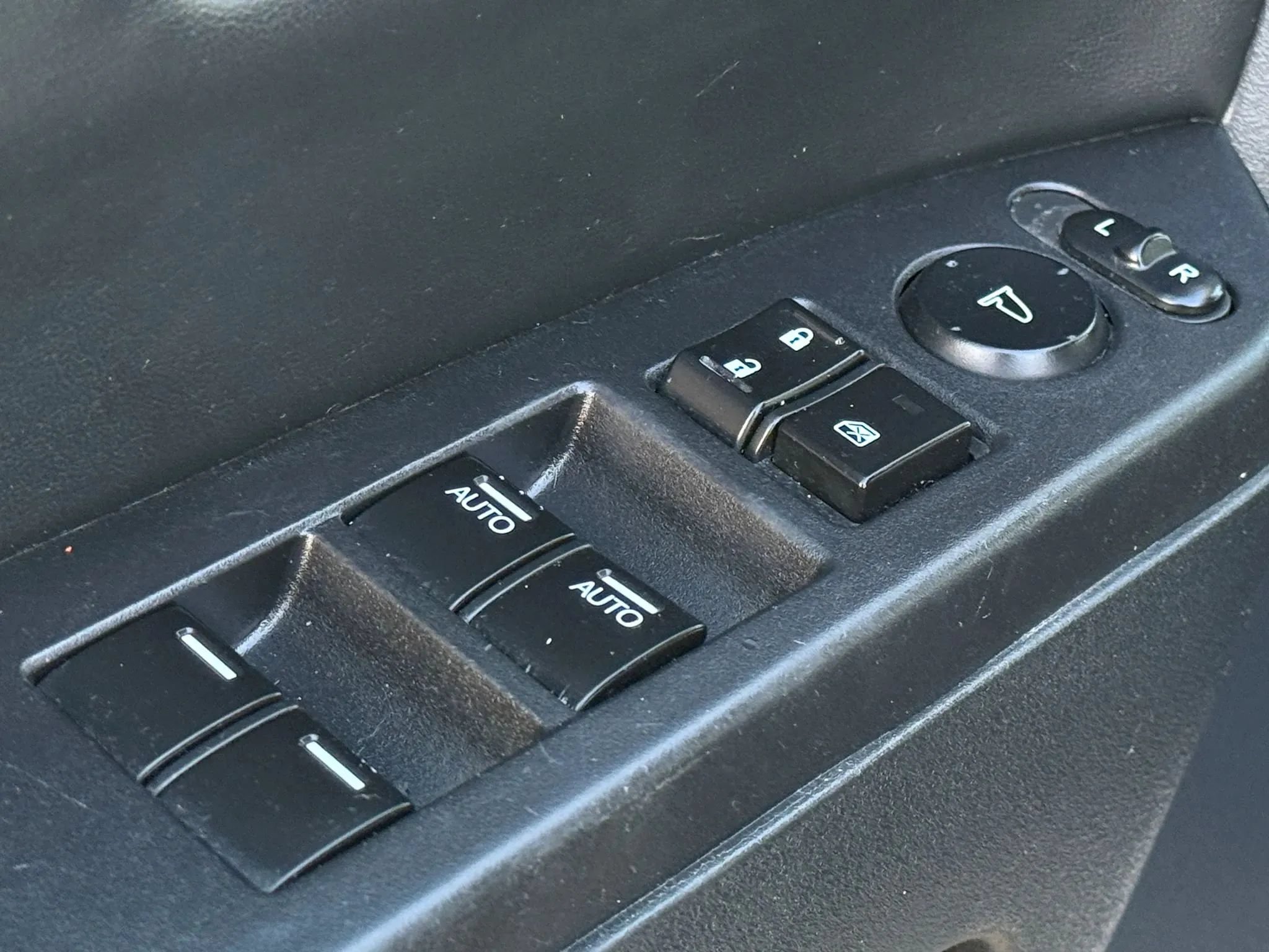 Used 2015 Honda Pilot Touring image 24