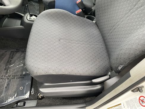 Used 2009 Toyota Yaris 4-Door Hatchback image 15