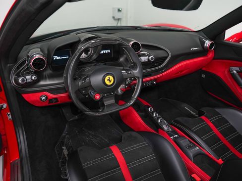 Used 2021 Ferrari F8 Tributo RWD image 11